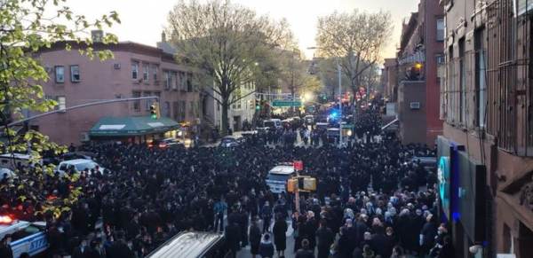  De Blasio Threatens “Jewish Community” With Arrests After Funeral Gathering