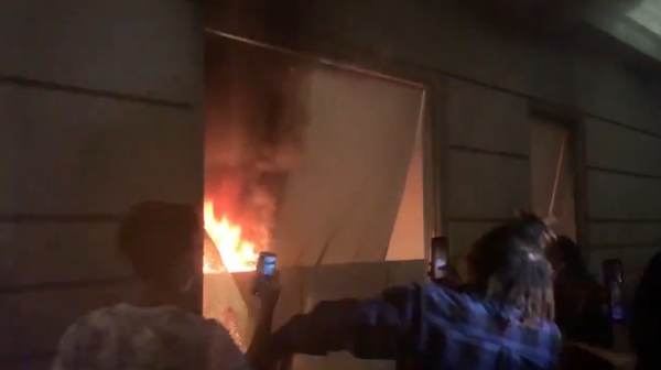  Portland’s Turn! Rioters Destroy Police HQ, Set It On Fire, Loot Mall, Shooting Related To Protest
