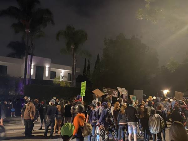  Black Lives Matter Mob Marches Through Beverly Hills Neighborhood Chanting ‘Eat the Rich’ (VIDEO)
