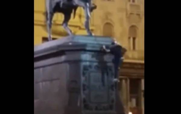  Divine Comedy: Leftist Thug Climbs St. Louis Statue – Takes Major Fall While Attempting to Vandalize Iconic Landmark