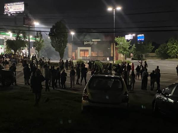  Rioting Protesters Torch Atlanta Wendy’s Where Black Man Was Shot and Killed by Police