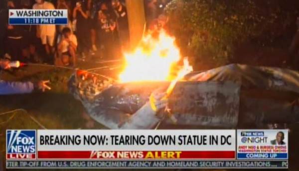  BREAKING: Black Lives Matter Mob Rips Down Confederate Statue, Torch it in Washington DC — DC Police Stood By and Let it Happen! (VIDEO)