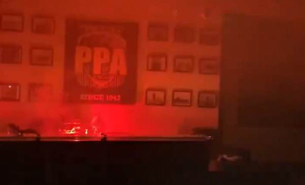  BREAKING: Portland Rioters Smash Through Door of Portland Police Association, Light it on Fire (VIDEOS)
