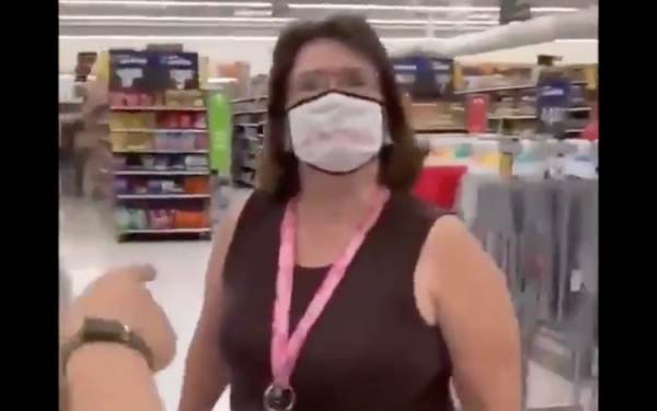  Crazy Mask Karen Goes Berserk in Walmart – Screams at and Punches Teen Boy For Not Wearing Face Mask (VIDEO)