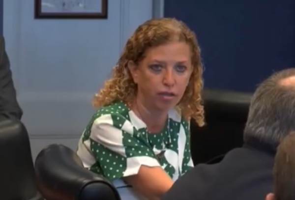 Democrat Rep. Debbie Wasserman Schultz Accused of Assaulting Primary Opponent’s 16-Year-Old Volunteer During Early Voting (VIDEO)