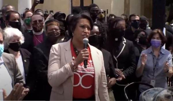  Far-Left DC Mayor Exempts Democrat Lawmakers Returning From John Lewis’s Funeral From Strict 14-Day Quarantine Order