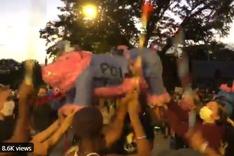  VIDEO: Black Lives Matter Beat Piñata Pig in Chicago Signifying Police — Dance Around Its Severed Head
