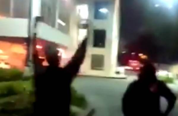  VIDEOS: Black Lives Matter Mob Swarms HOSPITAL Where Two Ambushed Officers Were Being Treated, Threaten Police at Scene Saying ‘You’re Next’