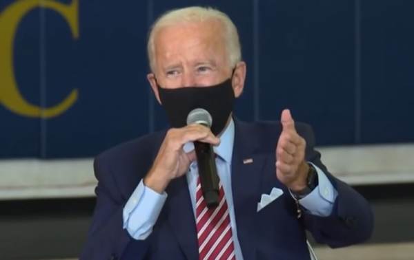  OH HELL NO! Joe Biden Says He Could Stay at Home During the Pandemic because Black Women Stacked Grocery Shelves — WTH? (VIDEO)