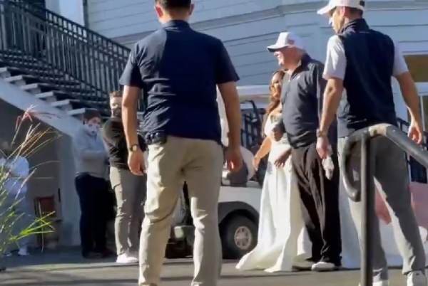  President Trump Finishes Golf Round During Which Biden Was Declared Winner By MSM By Taking Picture With Bride at His Golf Club
