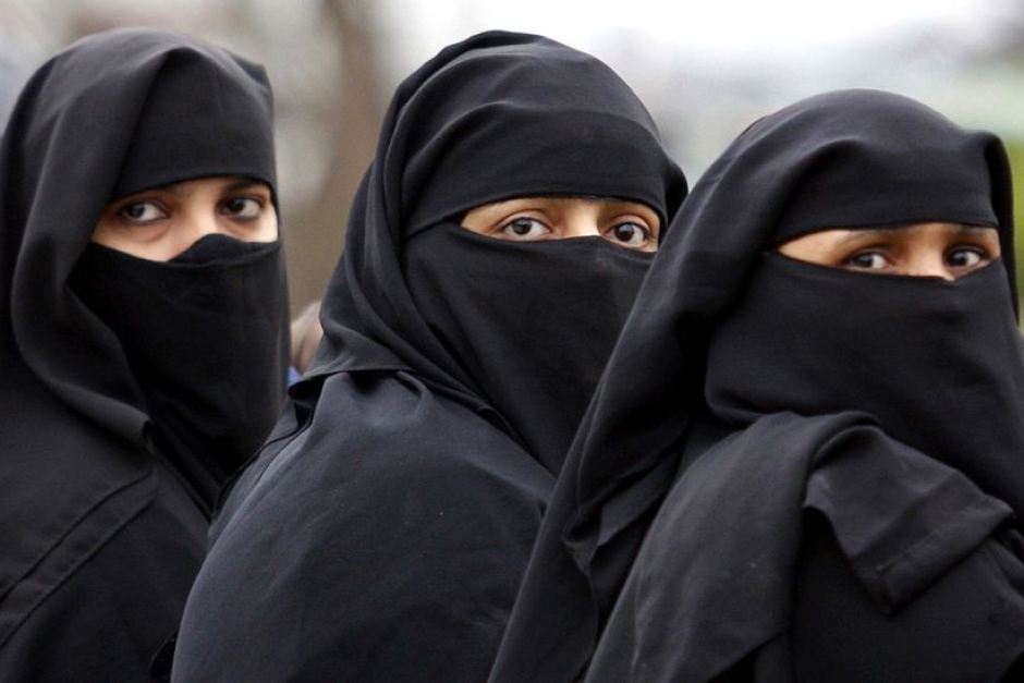  Switzerland Votes to Ban Burkas, Niqabs in Public