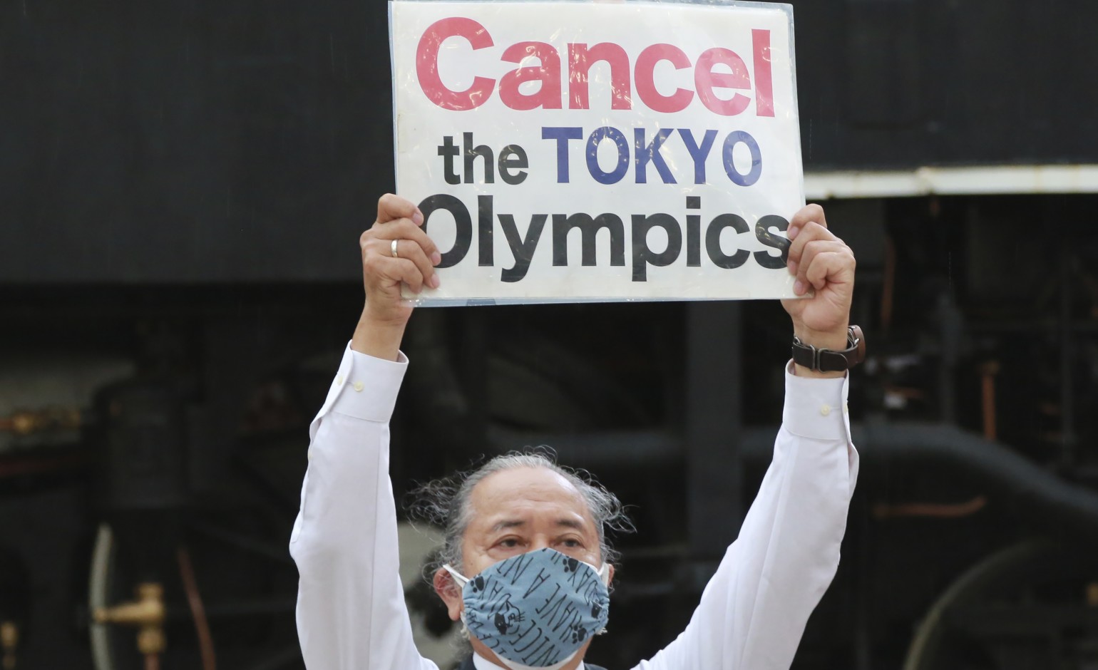  Tokyo governor to shutter public viewing sites for Olympics