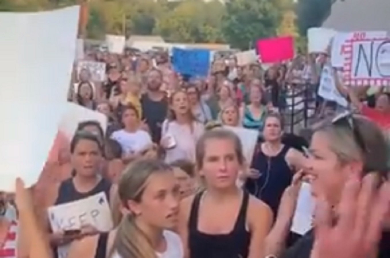  WATCH: MASSIVE CROWD Gathers at Tennessee School Board Meeting Chanting ‘No More Masks’