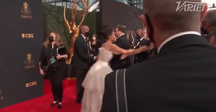  Only ‘Hired Help’ Required to Wear Face Masks at Emmys While Celebrities Hug and Kiss Each Other (VIDEO)