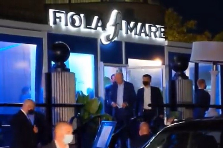  Joe Biden Walks Through Posh Washington DC Restaurant without a Mask, Violating DC’s Mask Mandate (VIDEO)