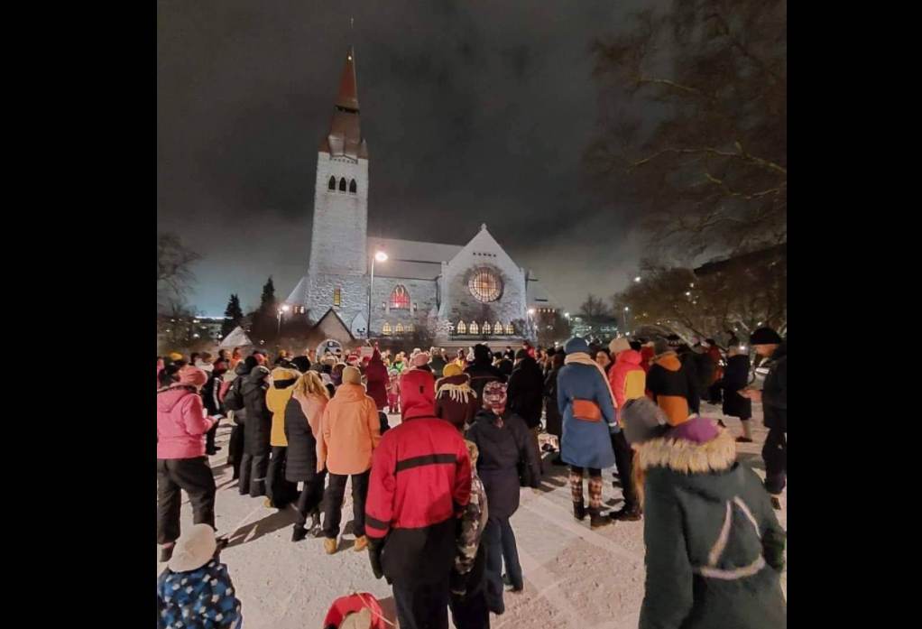  Finnish Churches Require Proof of Vaccination to Enter Christmas Concerts — So Unvaxxed Stand Outside and Sing Their Own Christmas Songs