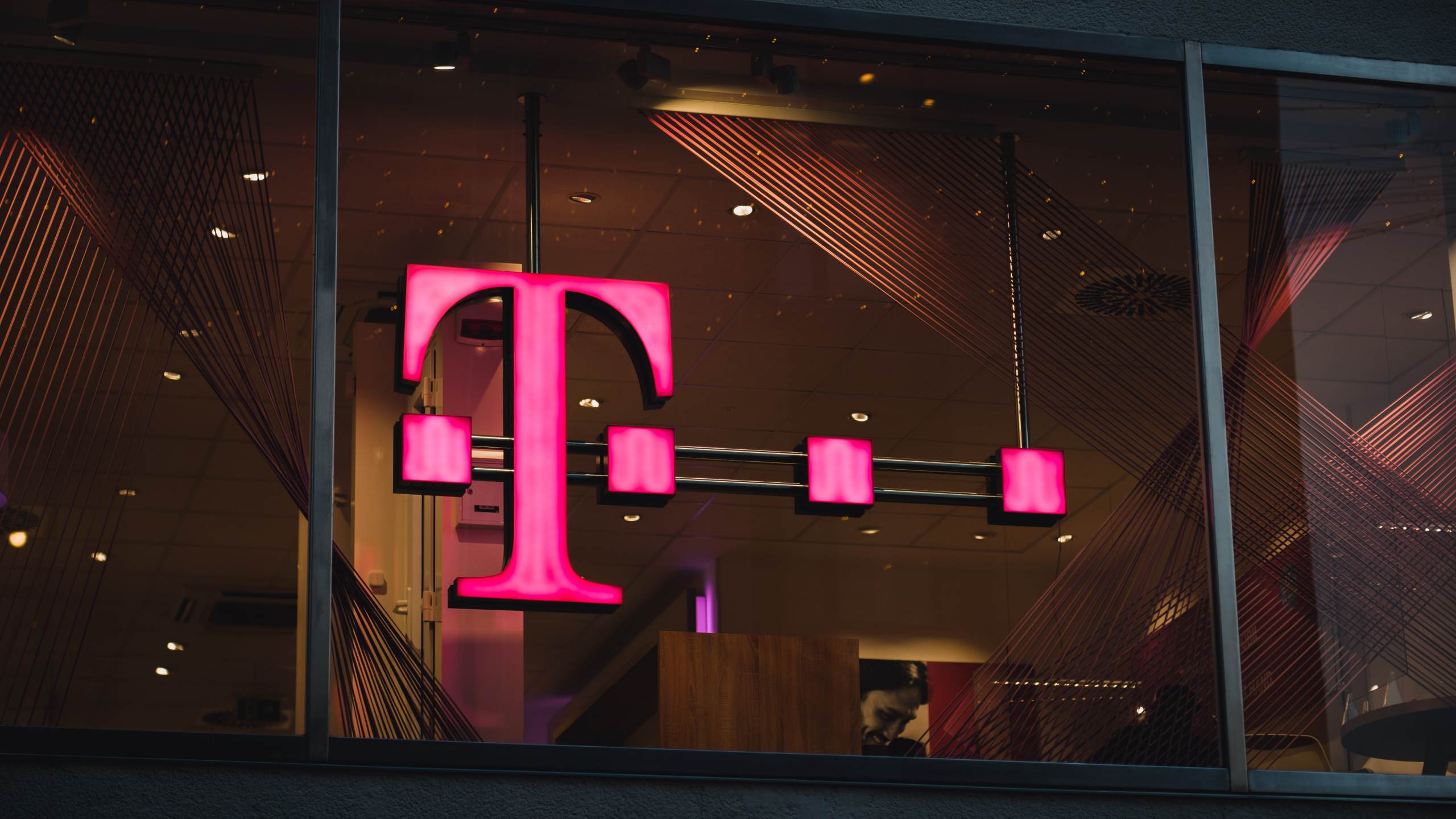  EXCLUSIVE: T-Mobile Disregards Supreme Court Ruling on Vaccine Mandate – Will Terminate Unvaccinated Employees