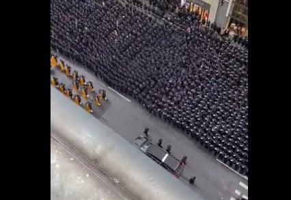  INCREDIBLE VIDEO! THOUSANDS of New York Police Officers Salute in Formation as Casket of Fallen Officer Rivera Passes on Street
