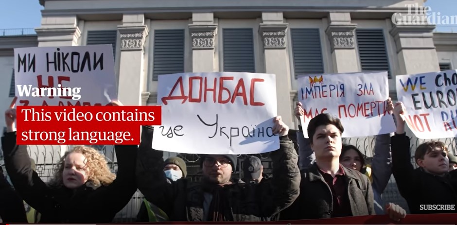  ‘We’re not afraid of Putin’: Ukrainians protest in front of Russian embassy in Kyiv