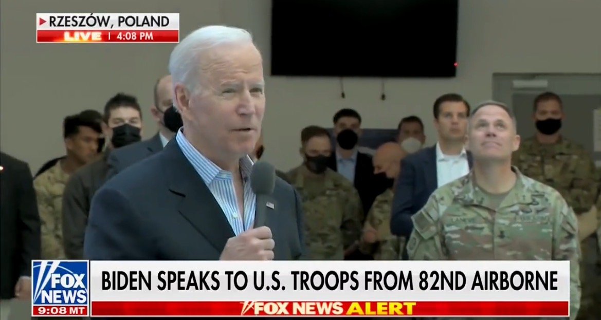  Joe Biden Tells US Servicemen in Poland, “Don’t Jump!” – Calls Declaration of Independence “Corny” (VIDEO)
