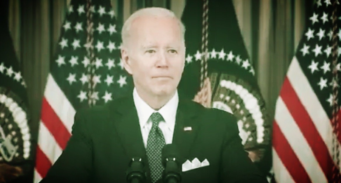  Biden Used a Cheat Sheet to Answer Questions on Unscripted Comment About Putin Staying in Power… and He Still Screwed It Up (PHOTO)