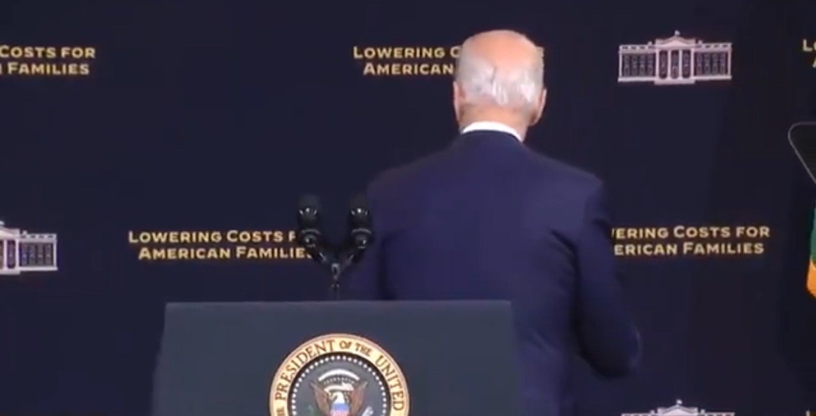  Biden Wanders Around Lost.. AGAIN Before Shuffling Off Stage After Speech at Green River College (VIDEO)