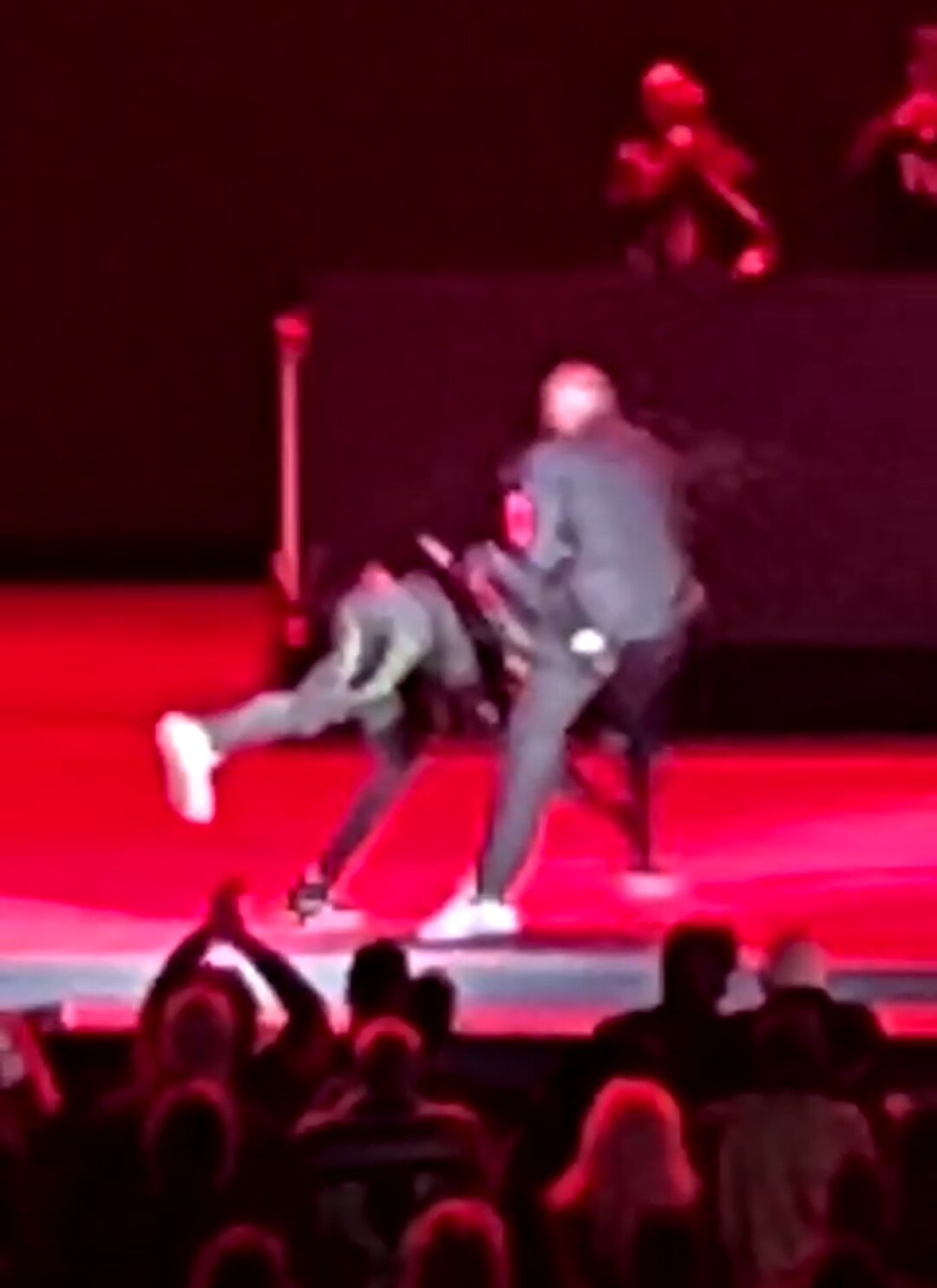  Dave Chappelle Attacked on Stage at Hollywood Bowl (Video)