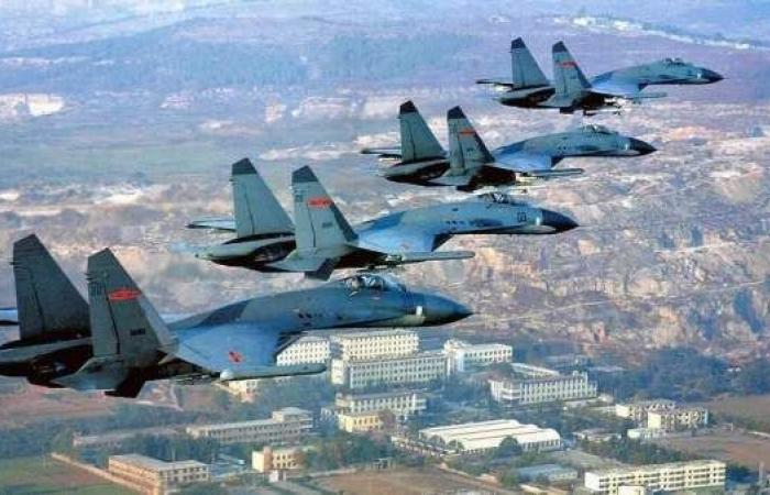  Chinese warplanes hover on border of Taiwan Strait ahead of Pelosi visit