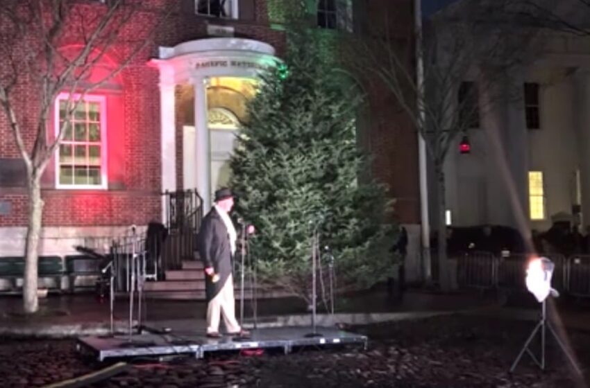  Bidens Attend Annual Nantucket Christmas Tree Lighting Ceremony – Tree Fails to Light Up on First Try (VIDEO)
