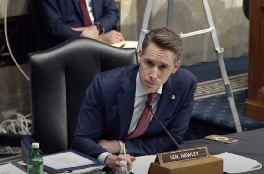  Sen. Hawley RIPS Chris Wray: “Do You Think You’re Still Up to this Job?… I Think You Should Have Been Gone a Long Time Ago” (VIDEO)
