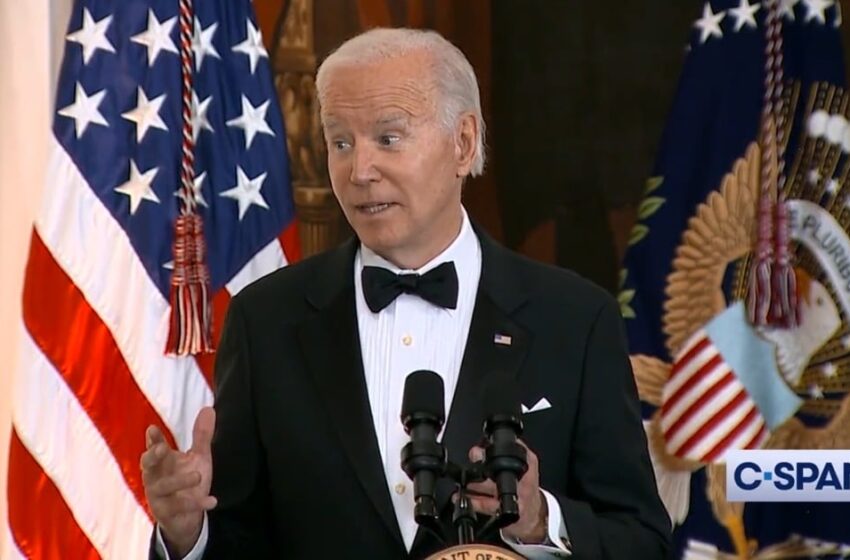  Joe Biden as He Honors U2 at White House Reception: “150 Albums Sold! Among the Most Ever!” (VIDEO)