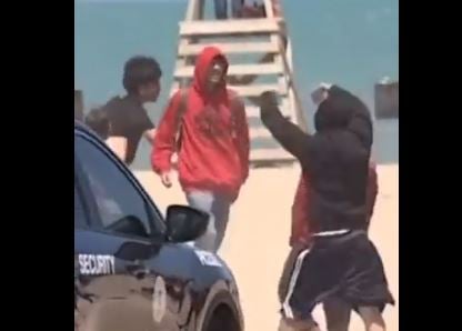  SHOTS FIRED – WILD BRAWL Breaks Out on North Avenue Beach in Chicago on First Day Beaches Are Open for the Season – Video