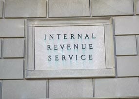  IRS Agent Uses Fake Name to Enter Taxpayer’s Home – Then Threatens Her to Cut a Check