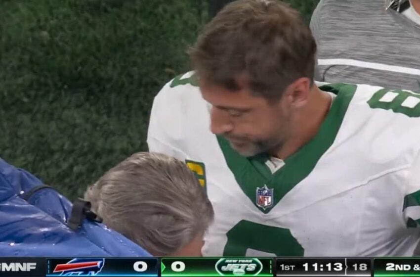  Aaron Rodgers Suffers Ankle Injury Less Than 5 Minutes Into Jets Debut – OUT FOR GAME (VIDEO)