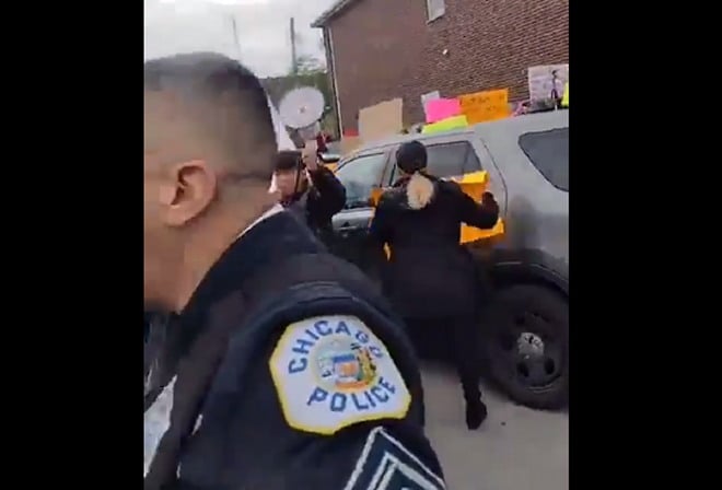  Chicago Alderman Rushed Away by Police When She’s Confronted by Angry Residents Protesting New Migrant Camp (VIDEO)