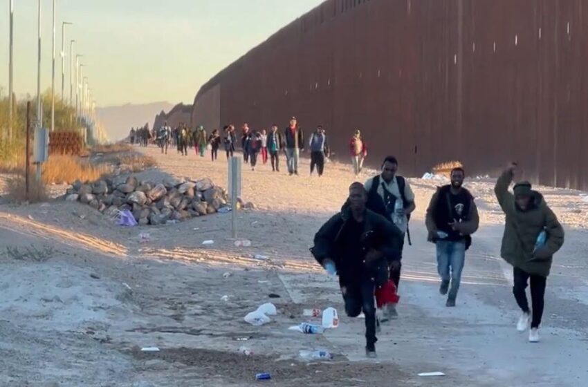  DEVELOPING: Border Wall Breach and Mass Incursion Taking Place in Lukeville, Arizona – Endless Line of African Illegals Charge Over Border (VIDEO)