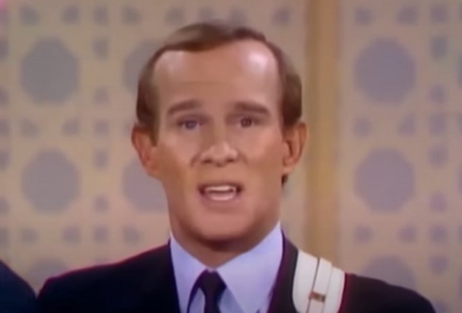  RIP – American Comedy Legend Tommy Smothers Passes Away at Age 86