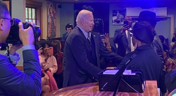  Joe Biden Visits Soul Food Restaurant in South Carolina and There Is NO CROWD Around Him (VIDEO)