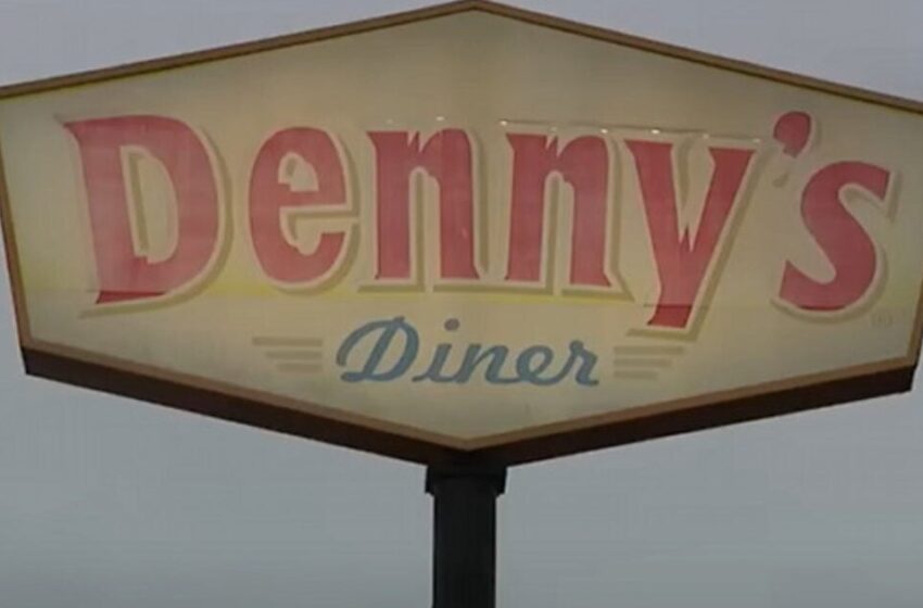  The Only Denny’s in Oakland, California is Closing After More Than 50 Years Due to Crime