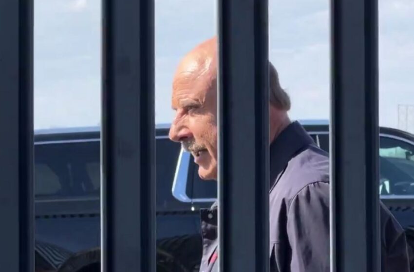  Dr. Phil Arrives at Southern Border, Slams Biden After Realizing True Scale of the Crisis