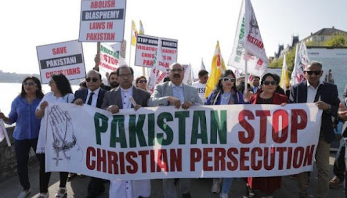  Pakistan: Muslims beat Christian coworker with clubs and iron rods because of his faith
